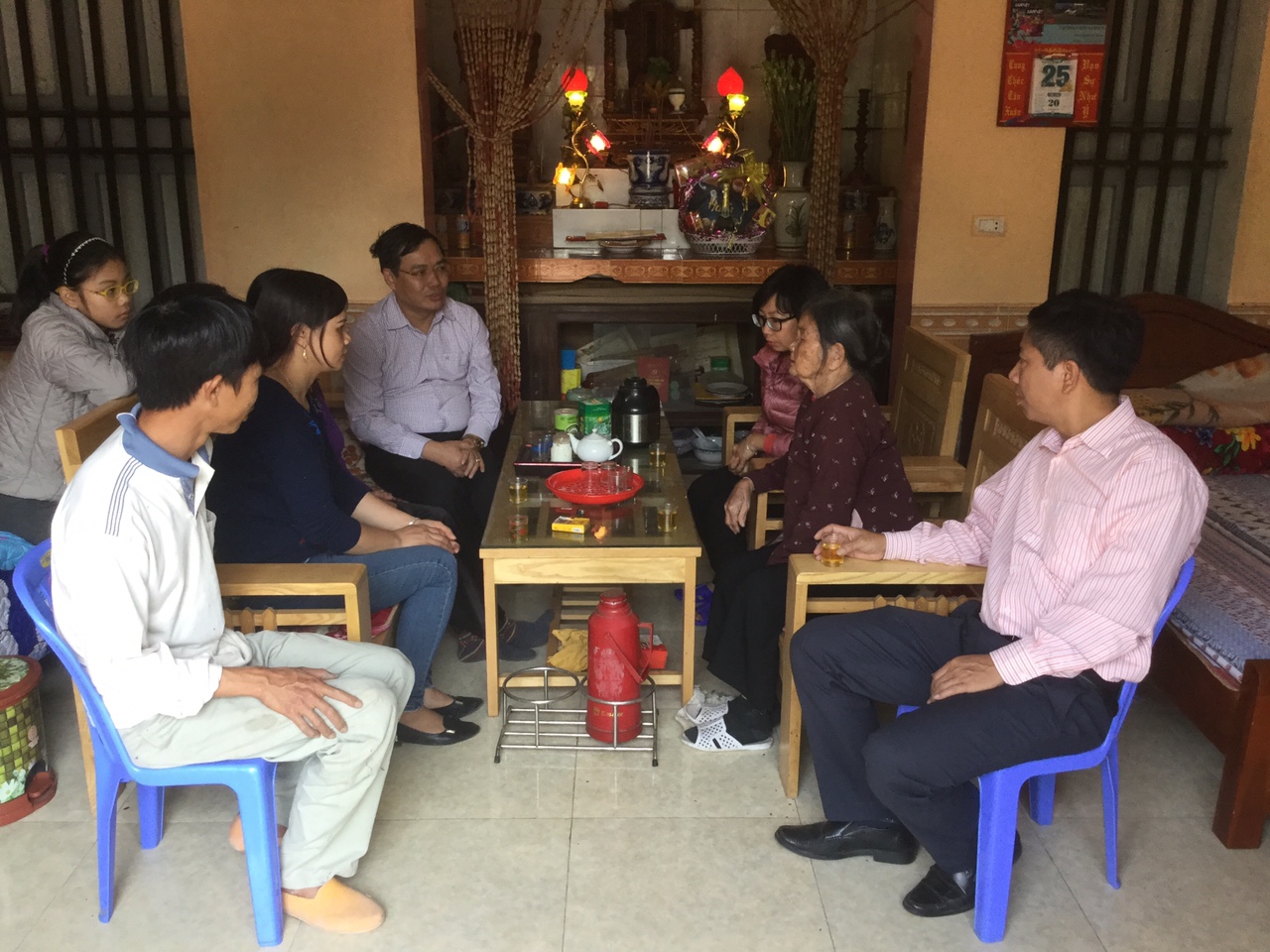 Cục Thống kê Thái Bình tổ chức thăm Bà mẹ VNAH và dâng hương tại Đền thờ Liệt sỹ tỉnh nhân dịp Tết Nguyên đán Kỷ Hợi 2019