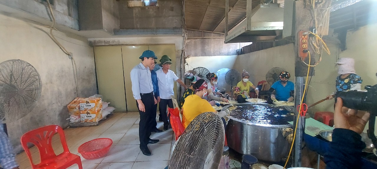 Thăm mô hình sản xuất khoai lang kén xã Hòa Bình huyện Hưng Hà